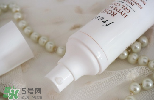 馥蕾詩(shī)玫瑰潤(rùn)澤保濕凝霜怎么用 跟面霜一樣嗎 馥蕾詩(shī)玫瑰潤(rùn)澤保濕凝霜怎么用 跟面霜一樣嗎