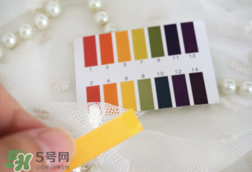 馥蕾詩(shī)玫瑰潤(rùn)澤保濕凝霜怎么用 跟面霜一樣嗎 馥蕾詩(shī)玫瑰潤(rùn)澤保濕凝霜怎么用 跟面霜一樣嗎