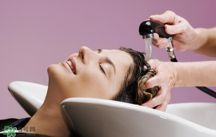 抬頭紋太重怎么辦？撫平抬頭紋只需這幾招