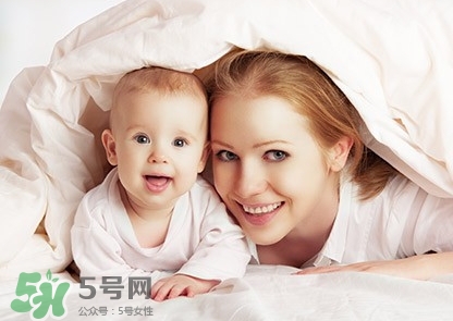 寶寶發(fā)燒出汗后可以洗澡嗎？寶寶發(fā)燒出汗好嗎？