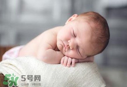 寶寶什么時候會笑？逗寶寶笑的小妙招