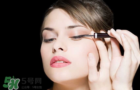 眼線膏和眼線液筆哪個(gè)好用？眼線膏和眼線液新人這樣選擇