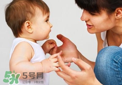 寶寶說話早晚和智力有關(guān)系嗎？寶寶說話晚怎么辦？