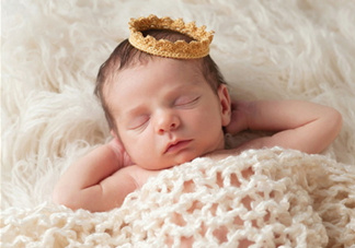 新生兒怎么睡覺姿勢(shì)正確？新生兒怎么睡頭型好看？