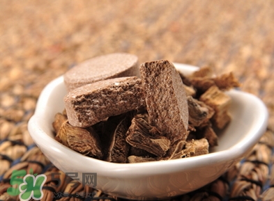 新生兒痤瘡多久會(huì)好？新生兒痤瘡能用百多邦嗎？