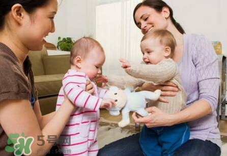 寶寶說話早晚和智力有關(guān)系嗎？寶寶說話晚怎么辦？