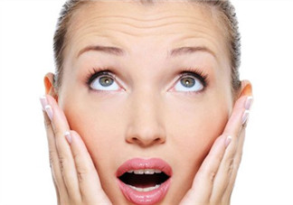 抬頭紋太重怎么辦？撫平抬頭紋只需這幾招