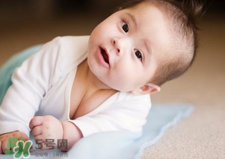 寶寶什么時候會笑？逗寶寶笑的小妙招