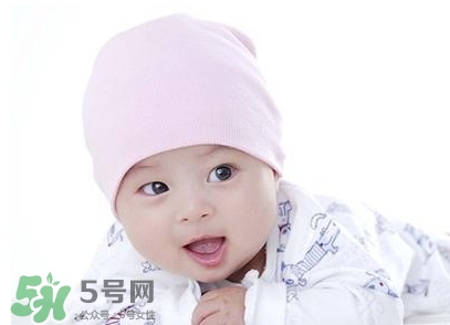 新生兒痤瘡多久會(huì)好？新生兒痤瘡能用百多邦嗎？