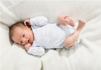 新生兒要多抱抱嗎？新生兒應(yīng)該是多抱還是多躺？