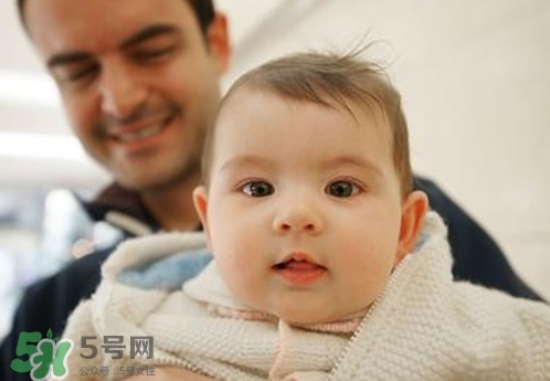 寶寶什么時(shí)候?qū)W會(huì)說(shuō)話？怎么教寶寶說(shuō)話？