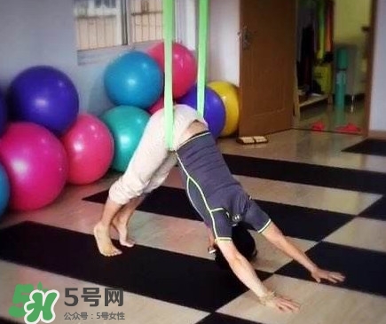 空中瑜伽有什么好處？空中瑜伽沒基礎(chǔ)可以學(xué)嗎