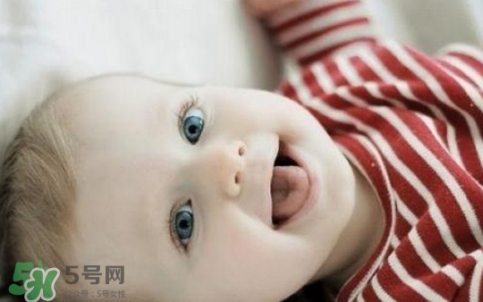 寶寶睡覺為什么會笑？寶寶睡覺笑出聲是做夢了嗎？