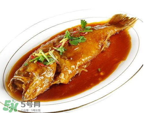 鱸魚可以紅燒嗎？鱸魚清蒸還是紅燒好吃？