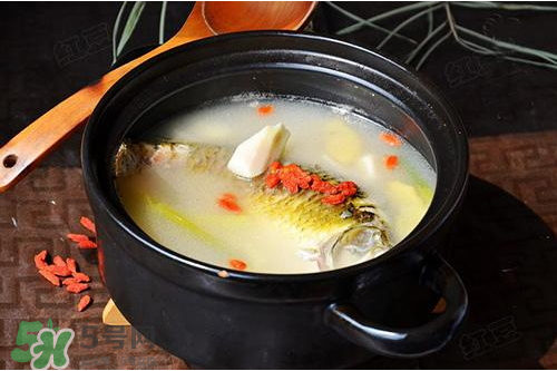 鯽魚湯下奶嗎？鯽魚湯的功效與作用