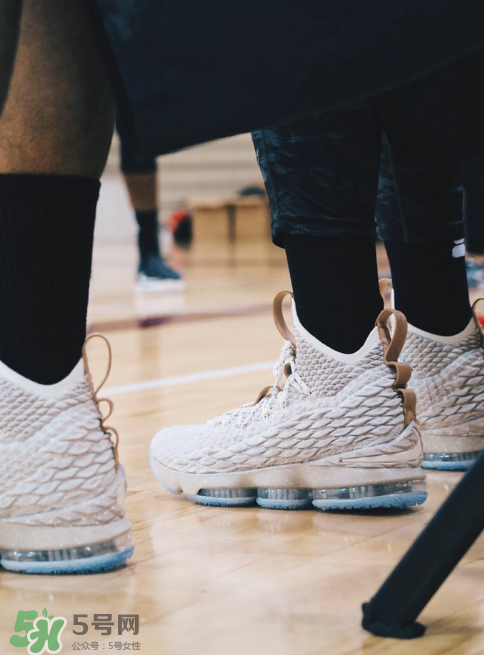 nike lebron 15 ghost什么時(shí)候發(fā)售_多少錢？