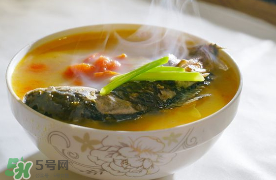 鯽魚湯可以放西紅柿嗎？西紅柿鯽魚湯的功效