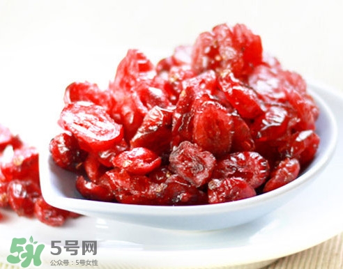 蔓越莓干熱量高嗎？蔓越莓干和新鮮蔓越莓營(yíng)養(yǎng)價(jià)值的區(qū)別