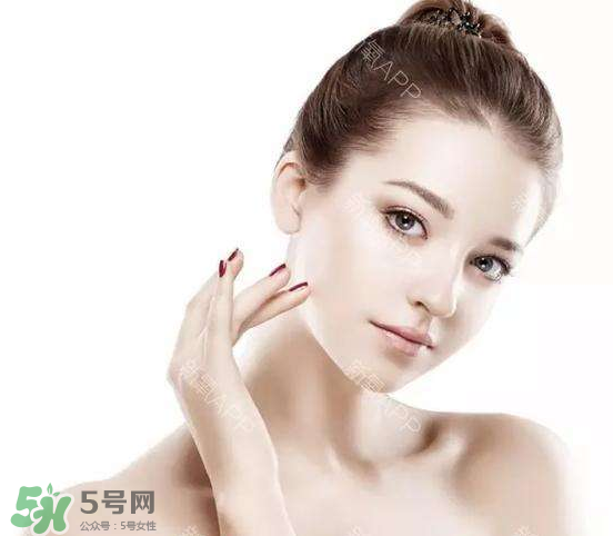 定妝噴霧好還是散粉？定妝噴霧在散粉后用嗎？