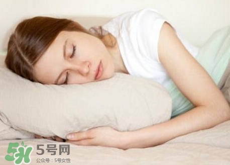 秋天晚上幾點(diǎn)睡覺(jué)最好_要開(kāi)窗嗎 秋天晚上幾點(diǎn)睡覺(jué)最好_要開(kāi)窗嗎