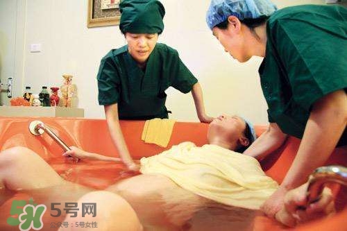 水中分娩時(shí)寶寶會(huì)嗆水嗎？水中分娩寶寶不會(huì)淹嗎？