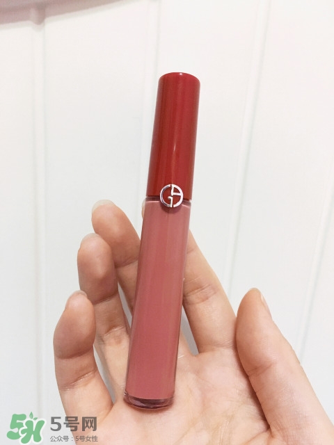 阿瑪尼唇釉500和501有什么區(qū)別_哪個好 阿瑪尼唇釉500和501有什么區(qū)別_哪個好