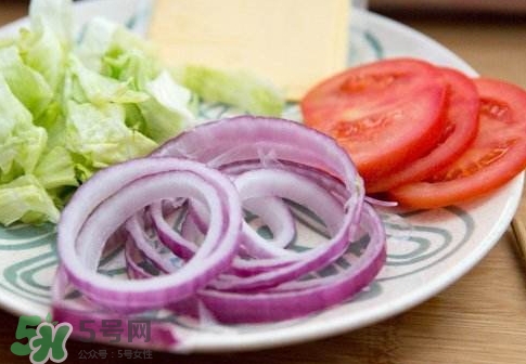 洋蔥汁能黑發(fā)嗎？洋蔥汁擦頭發(fā)能生發(fā)嗎？