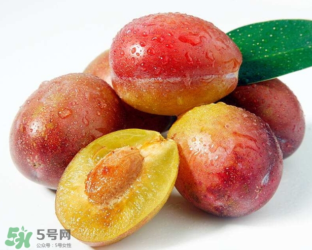西梅可以和葡萄一起吃嗎？西梅的食用功效有哪些？