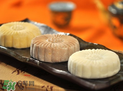 月餅皮可以用低筋面粉嗎？月餅皮用什么面粉？