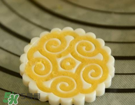 月餅皮可以加水嗎？月餅皮為什么不能放水？