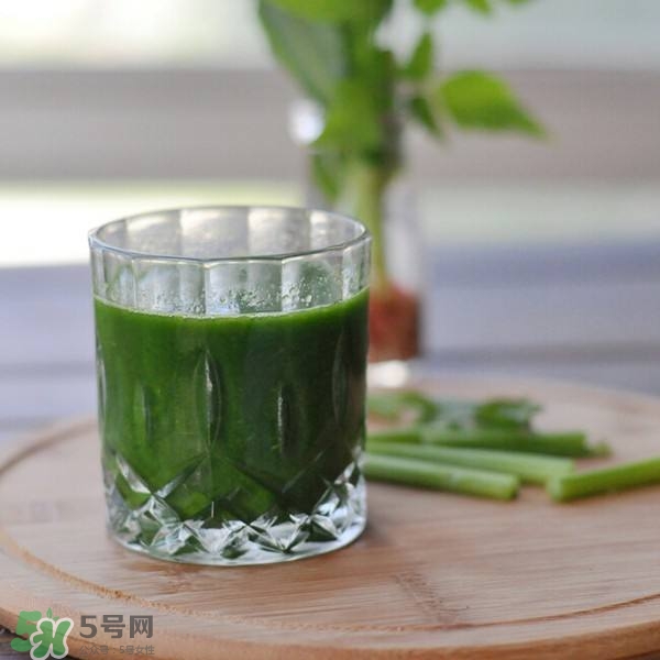 芹菜汁最適合什么人喝？芹菜汁哪些人不能喝？