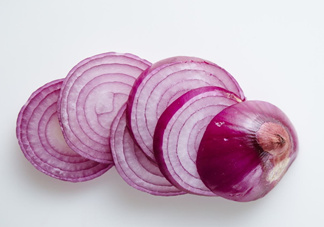 洋蔥榨汁能每天喝嗎？洋蔥汁能治什么??？