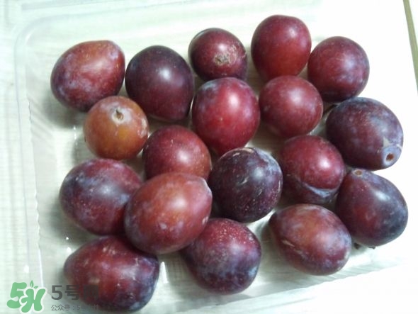 西梅核仁有毒嗎？西梅核咽下去了怎么辦？