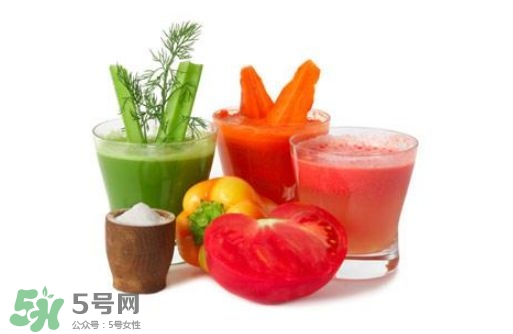 芹菜和什么榨汁好喝？芹菜榨汁需要煮熟嗎？