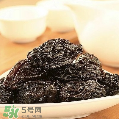 西梅干真的能解決便秘嗎？西梅干怎么吃治便秘？