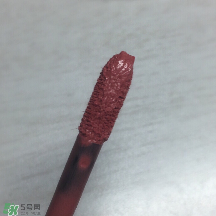 阿瑪尼唇釉500和501有什么區(qū)別_哪個好 阿瑪尼唇釉500和501有什么區(qū)別_哪個好