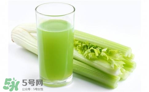 芹菜和什么榨汁好喝？芹菜榨汁需要煮熟嗎？