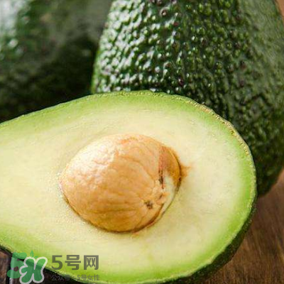 牛油果榨汁要去皮嗎？牛油果榨汁要加水嗎？