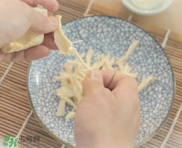 牛油果沙拉怎么做？牛油果沙拉用什么醬？