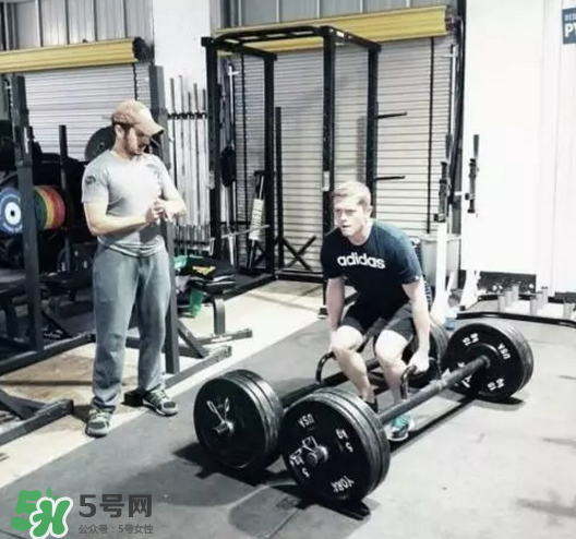 農(nóng)夫行走可以單手嗎？農(nóng)夫行走要沉肩嗎？