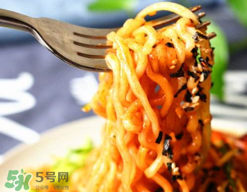 火雞面熱量高嗎？三養(yǎng)火雞面熱量