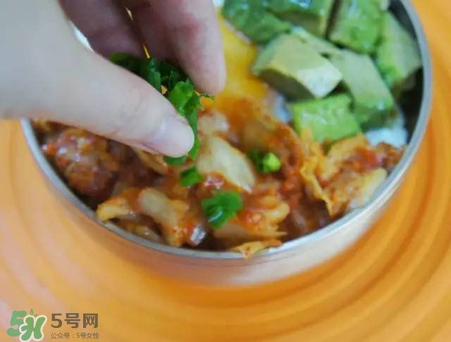 牛油果沙拉怎么做？牛油果沙拉用什么醬？