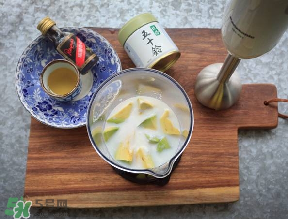 牛油果沙拉怎么做？牛油果沙拉用什么醬？