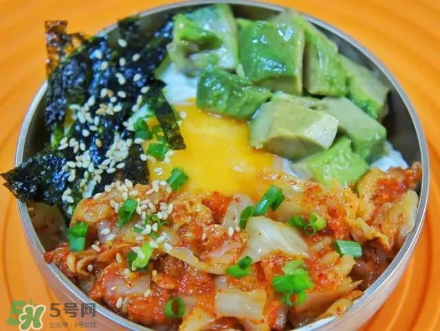 牛油果沙拉怎么做？牛油果沙拉用什么醬？