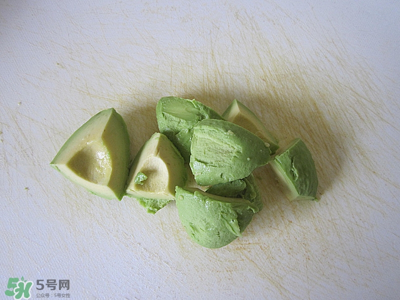 牛油果沙拉怎么做？牛油果沙拉用什么醬？