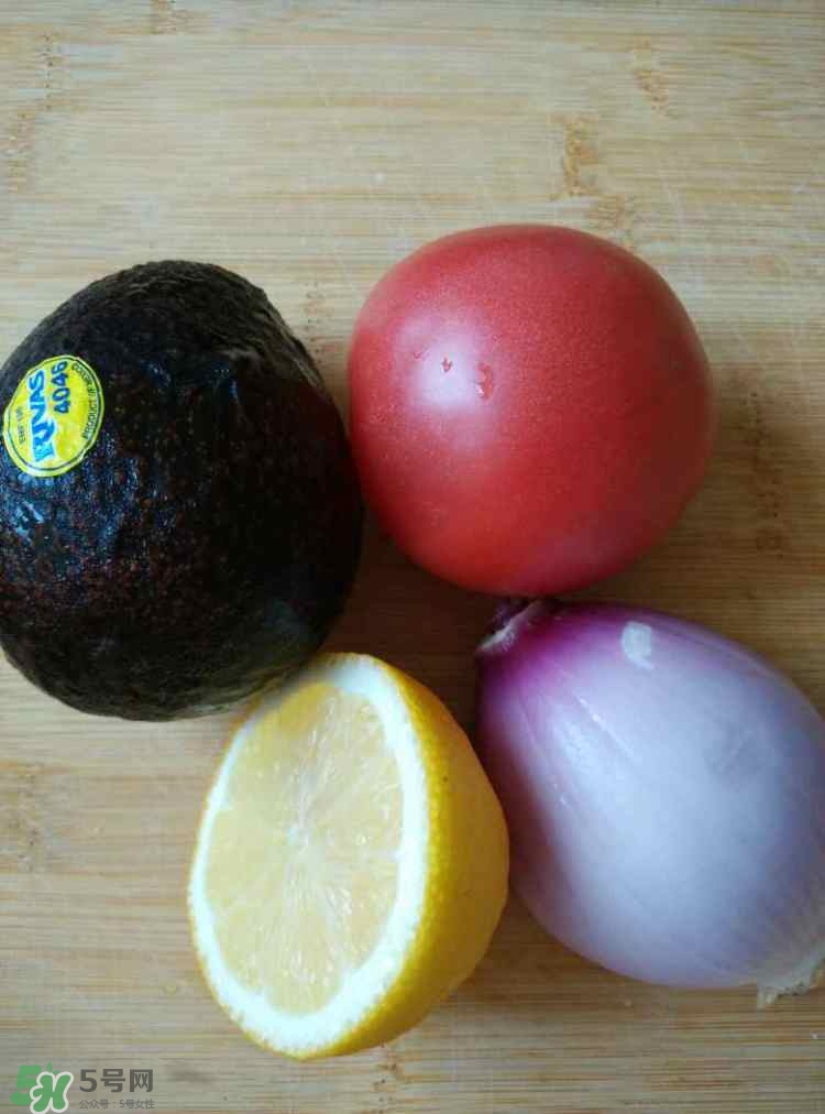 牛油果沙拉怎么做？牛油果沙拉用什么醬？