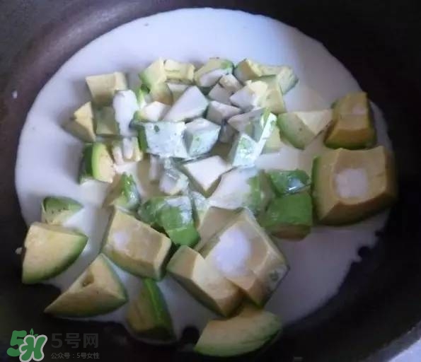 牛油果沙拉怎么做？牛油果沙拉用什么醬？