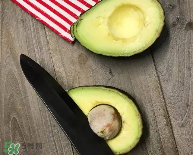 牛油果沙拉怎么做？牛油果沙拉用什么醬？