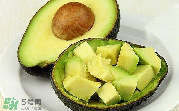 寶寶吃牛油果要蒸熟嗎？寶寶吃牛油果會(huì)便秘嗎？