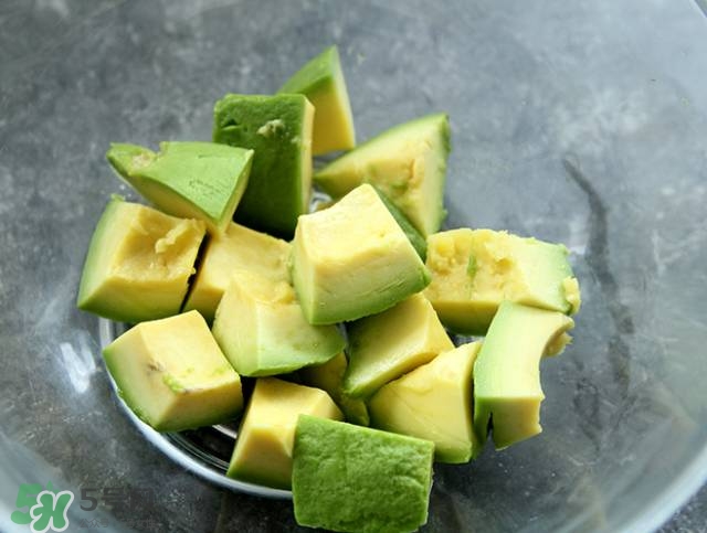 牛油果沙拉怎么做？牛油果沙拉用什么醬？